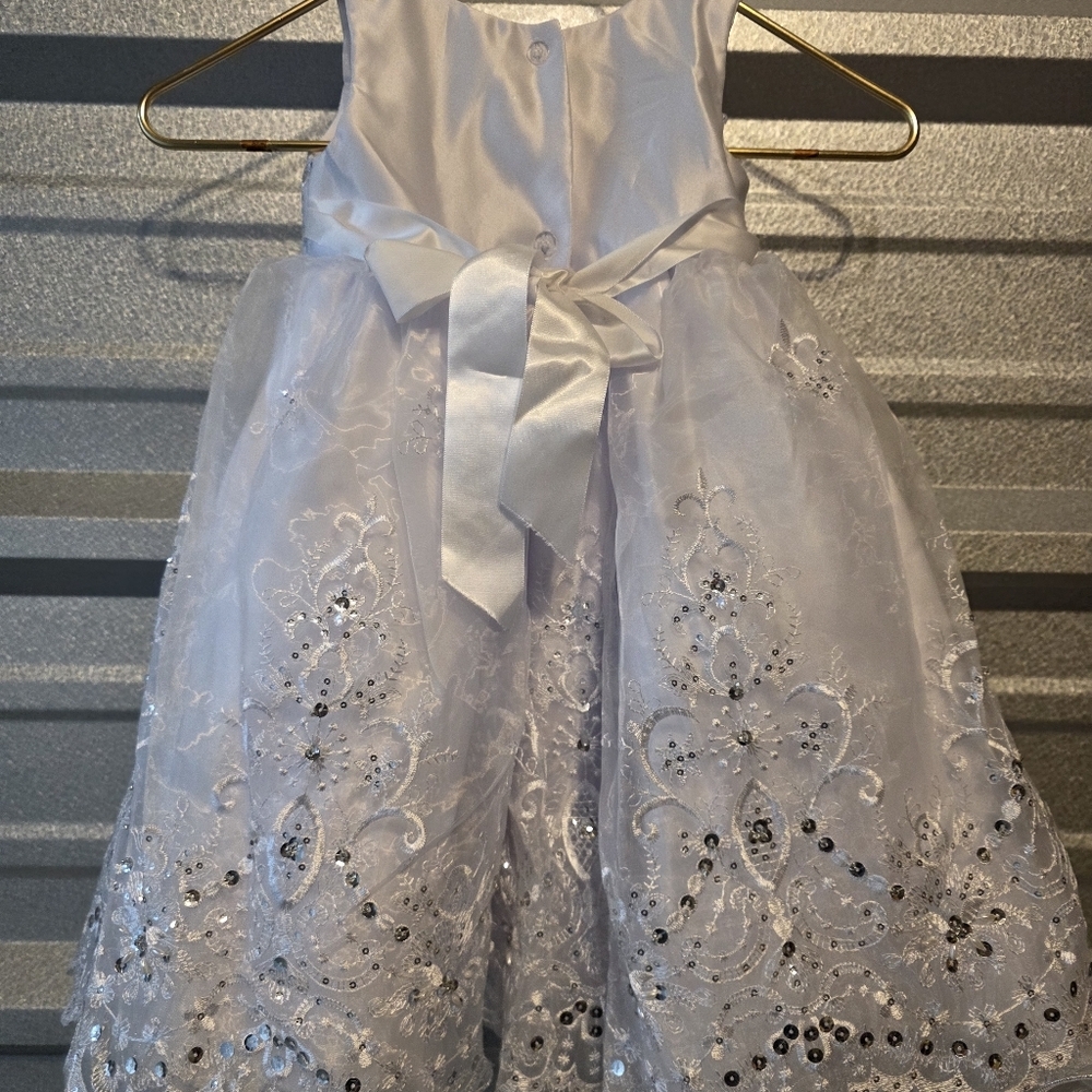 Elegant White Lace Kids Dress - Picture 3 of 4